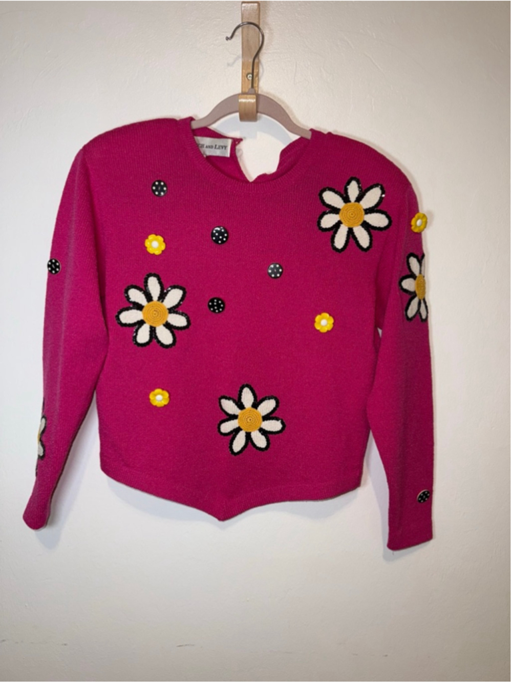 Vintage 80s 90s RICH AND LEVY Pink Daisy Crew Neck Sweater S. V hem sequins